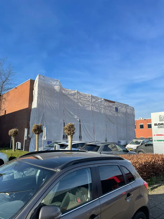 Volledige gevelrenovatie bedrijfspand Zoetermeer