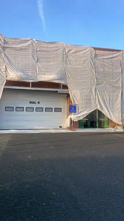 Volledige gevelrenovatie bedrijfspand Zoetermeer