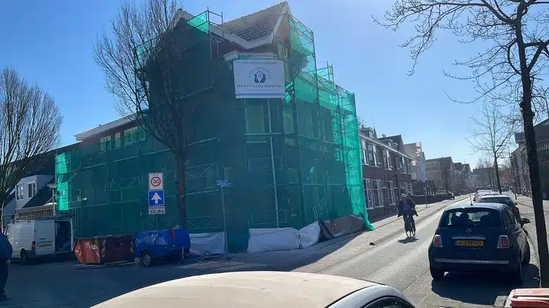 otaalrenovatie: Gevelherstel van een woning in Lisse Home P