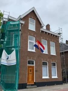 otaalrenovatie: Gevelherstel van een woning in Lisse Home P