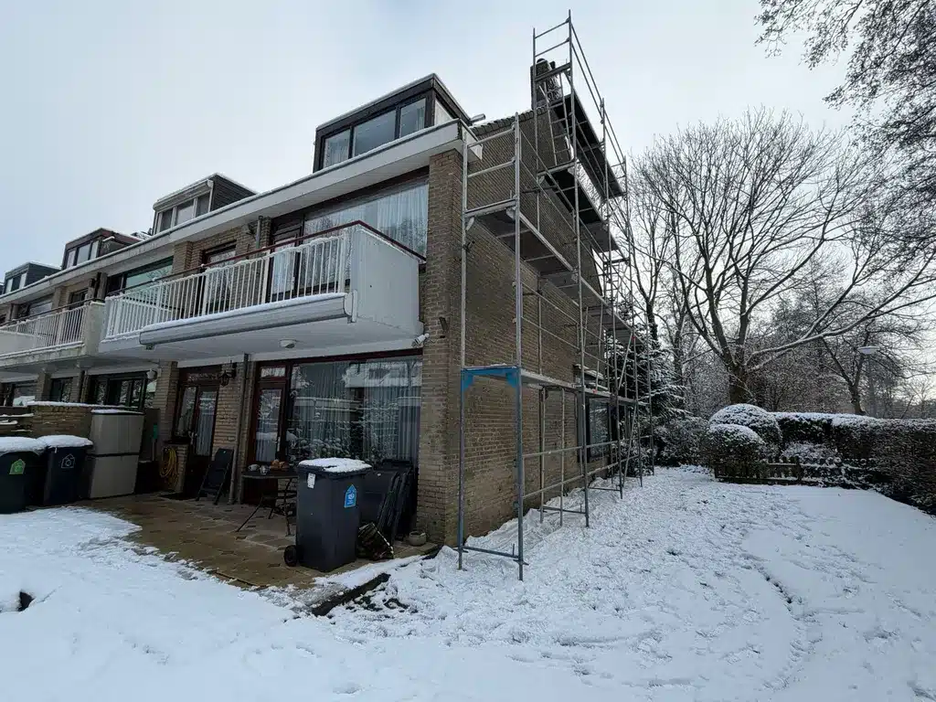 Totale gevelrenovatie en schoorsteenherstel woning Rotterdam