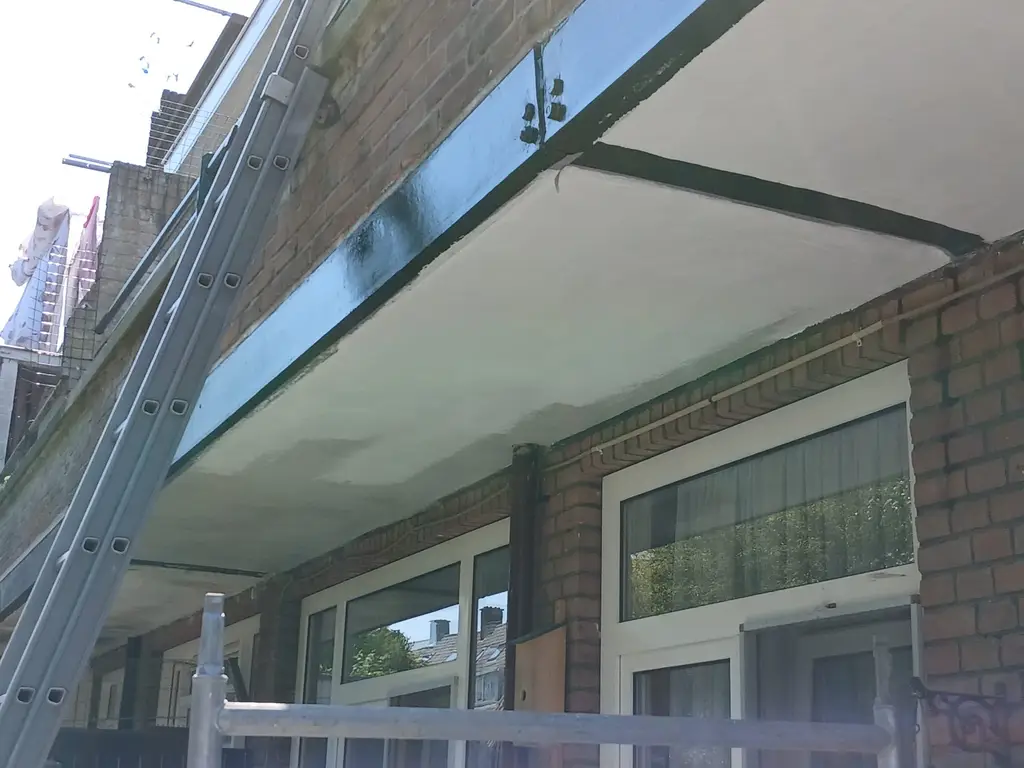 Gerenoveerde onderkant van balkon in Voorburg