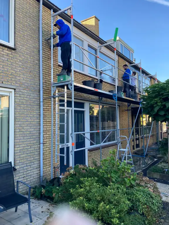 Voegen uithakken en voegen gevelrenovatieproject 's Gravenzande