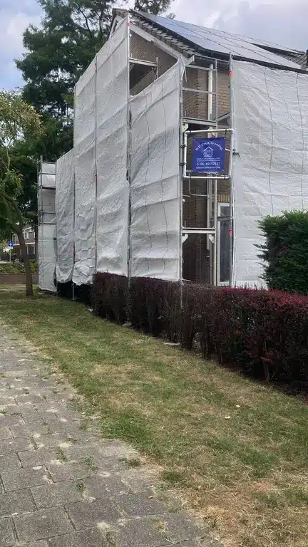 Gevel opnieuw gevoegd en geïmpregneerd in Bergschenhoek